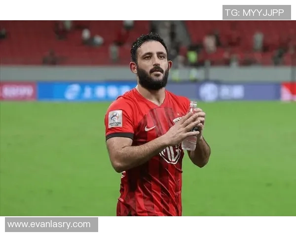 亚冠精英联赛巴尔加斯展现卓越实力引领球队冲击冠军荣耀