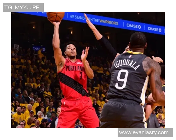 吴少聪在比赛中展现出色防守技巧成功抢断助力球队逆转局势