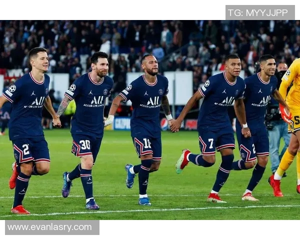 巴黎圣日耳曼主场击败里昂，继续领跑法甲积分榜，内马尔梅开二度！