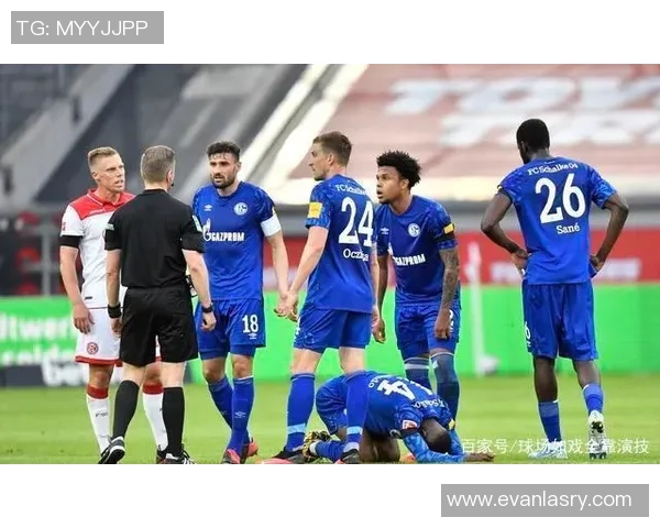 沙尔克04遭遇连败危机,降级阴影再度笼罩球队 沙尔克04遭遇连败危机,降级阴影再度笼罩球队